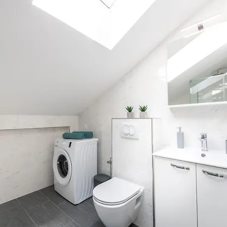 伊万公寓 公寓 *