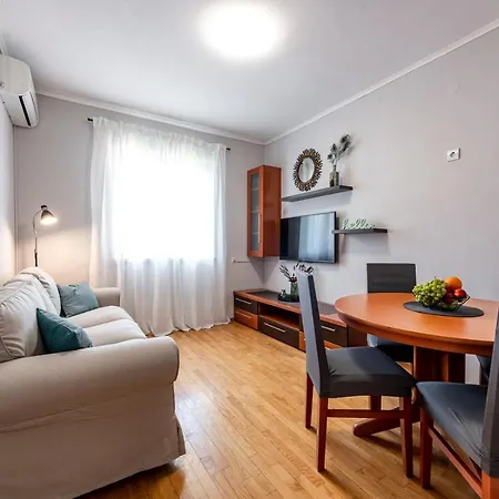 Ivan Apartment *